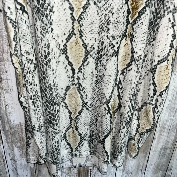 Express One Elena Snake Print Open Shoulder Blouse - Picture 5 of 6